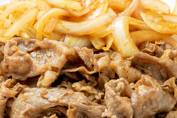 牛肉と玉ねぎの炒め物のアップ。
