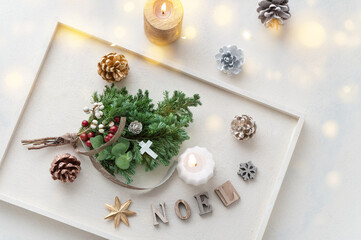 クリスマスのミニスワッグとキャンドル　白背景