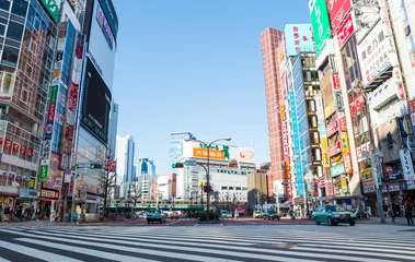 Deurstickers Tokio 東京都新宿区靖国通り_日中の街並み風景