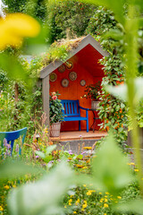 Fototapeta na wymiar small cabin in the garden
