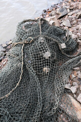 Fischernetz an einem Karpfenteich