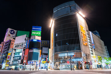 渋谷駅前スクランブル交差点の都市夜景_東京都渋谷区