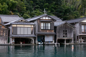 Obraz premium Beautiful fishing village of Ine in the north of Kyoto. Funaya or boat houses are traditional wooden houses built on the seashore.
