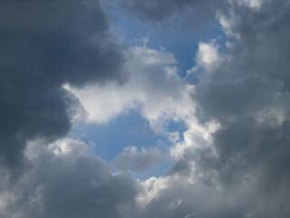 雲の向こうの青空