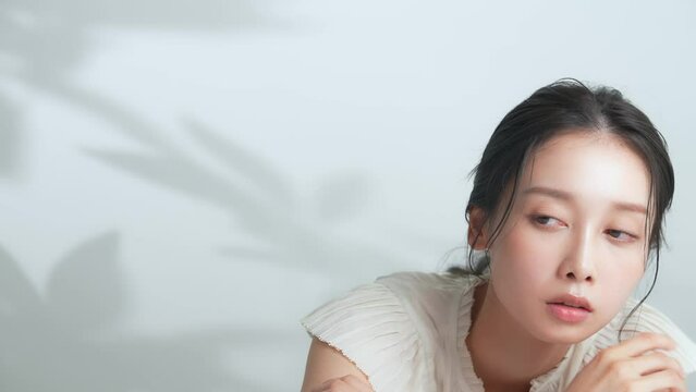 ナチュラルメイクの女性の美容イメージ