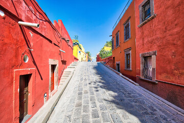Fototapeta premium Mexico, Colorful buildings and streets of San Miguel de Allende in historic city center