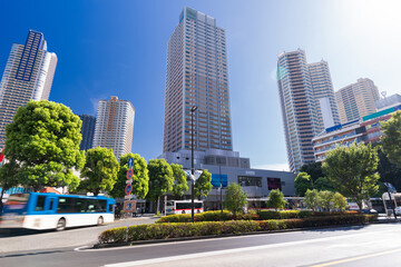 Fototapeta na wymiar タワーマンションがそびえ立つ武蔵小杉　Musashikosugi with tower apartments