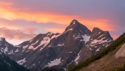 Foto op Plexiglas Kolorowe niebo w odcieniach pomarańczy i różu, zachodzące słońce odbijające się od szczytów gór © martinez80
