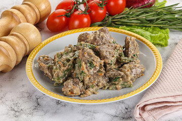 Fried turkey liver with herbs in cream sauce