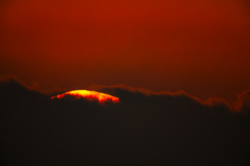 雲から出る朝日20231121-1