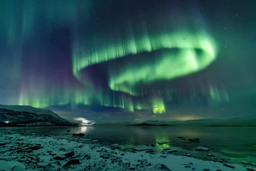 Meubelstickers Aurora dance over Torneträsk lake © Mundo Surreal