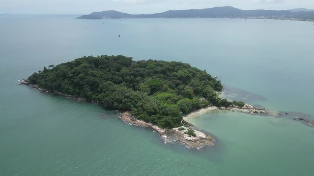 Barcos Escunas F&eacute;rias Turismo Florian&oacute;polis Ilhas Franc&ecirc;s Fortaleza Anhatomirim Passeios Mar&iacute;timos Aventura Navega&ccedil;&atilde;o Belezas Naturais Patrim&ocirc;nio Hist&oacute;rico Cultura Local Praias Paradis&iacute;acas Roteiros
