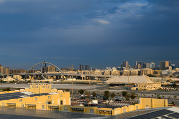 Infinity Bridge in Dubai bei Sonnenuntergang