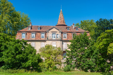 Fototapeta na wymiar Schloss Hell-Oberkirch beim Stadtpark in Obernai. Departement Bas-Rhin in der Region Elsass in Frankreich