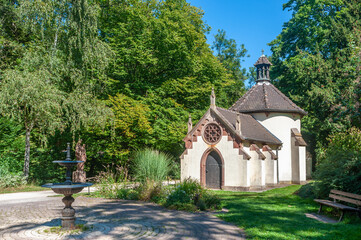Parkkapell im Stadtpark in Obernai. Departement Bas-Rhin in der Region Elsass in Frankreich