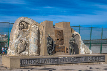 Monument sur la presqu'île de Gibraltar, Royaume-Uni