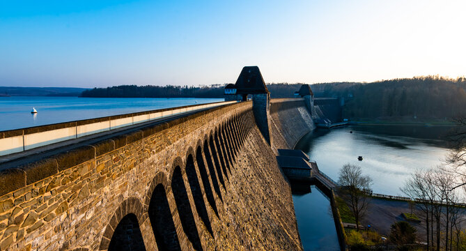M&ouml;hne dam reservoir panorama &ldquo;M&ouml;hnesee&ldquo; with massive stone dam near Soest in Sauerland, Germany. It was breached by British Bombers in WW II. Tourist attraction, recreation area in natural reserve.