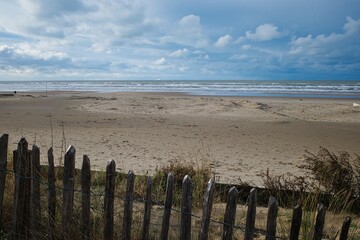 Obraz premium Ausblick über die Nordsee mit Sandstrand 