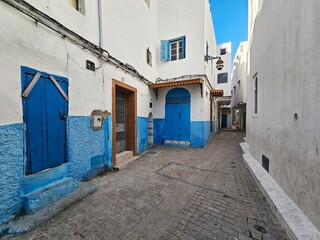 Fototapeta na wymiar narrow street in the kasbah of Tangier, Morocco