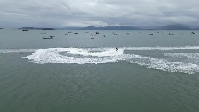 Jet Ski Jetski Ponta das Cana Florian&oacute;polis Natureza Praia Bairro Sambaqui Passeios Viagens Costeira Norte Ilha Magia Duna  Roteiros Tur&iacute;sticos Aventura Praias Paradis&iacute;acas Cultura Hist&oacute;ria Drone