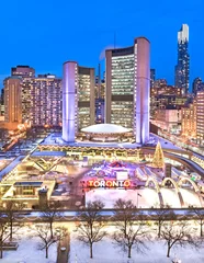 Fotobehang Night time view of Toronto City Hall and staking rink at Nathan Philips Square in winter © Peter Mintz