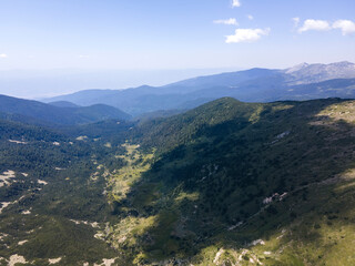 Fototapeta premium Pirin Mountain near Yalovarnika peak, Bulgaria