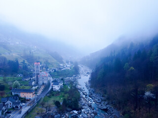 Obraz premium Mountain river with emerald green water in the Verzasca Valley, Switzerland