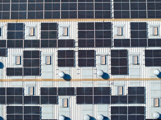 aerial view close up macro of solar panels in full sun on a roof - obrazy, fototapety, plakaty