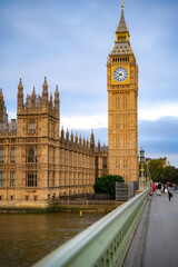 Obraz premium Amazing view of majestic historic palace and historical buildings near Big Ben against clock tower on cloudy day in London