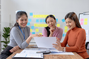 Fototapeta premium Team of young Asian businesswomen plan and meeting together and present marketing ideas in the office.