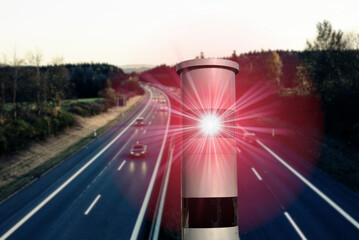 Ein Blitzer steht an einer Autobahn - obrazy, fototapety, plakaty