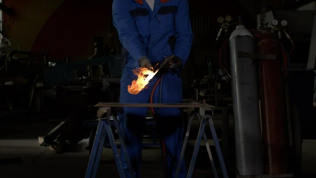 starting a gas cutting flame in super slow motion 800fps.
oxyfuel cutting torch getting starten with a high speed camera with industrial background