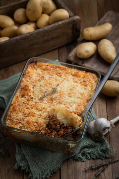hachis parmentier fait maison pomme de terre en pur&eacute;e, vaincre hach&eacute;e carottes et herbes de Provence shepherd's pie