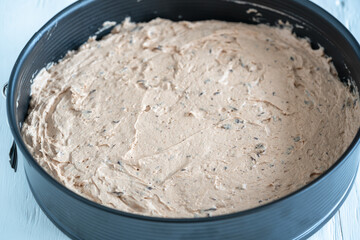 schokoladenkuchen in der backform in der herstellung schritt für schritt teig herstellung 