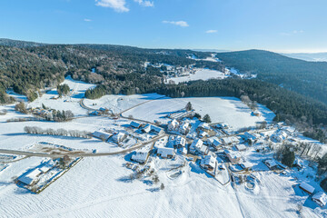 Der kleine Wintersportort Greising an der Rusel im Vorderen Bayerischen Wald im Luftbild