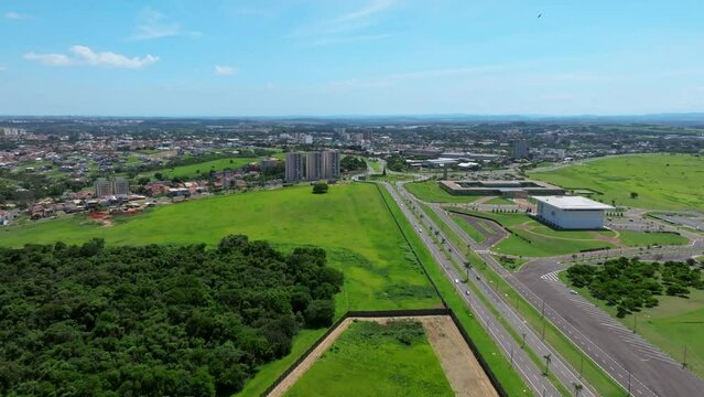 Regi&atilde;o do Teatro Municipal, prefeitura e condom&iacute;nios em Paul&iacute;nia (Paul&iacute;nia) SP, interior de S&atilde;o Paulo. Brasil.