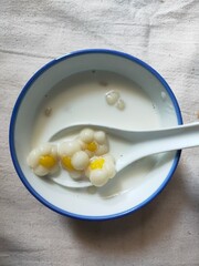 Thai desserts that contain flour and coconut milk as ingredients Brightly colored and delicious