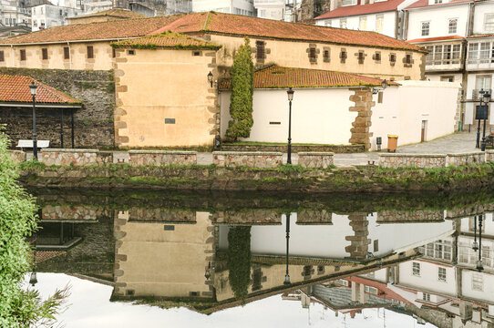A nice photo of some houses of Betanzos reflected in the quiet river