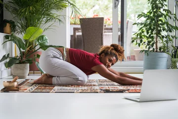 Fototapeten Full length photo of african american calm woman standing and doing yoga balance © Yakobchuk Olena