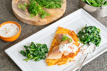 forellenfilet geräuchert mit rösti spinat 