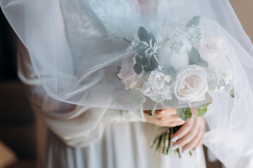Fototapeta premium bride holding a bouquet