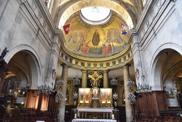 Fototapeta na wymiar Choeur de l'église Sainte-Élisabeth-de-Hongrie à Paris. France