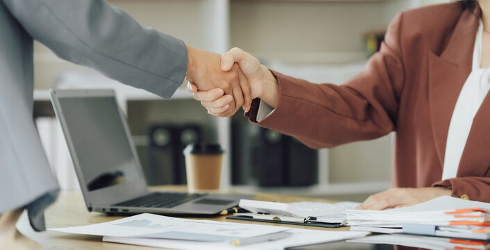 Close-up view of business partnership handshake, Photo of two businessman handshaking process. Successful deal after great meeting. Horizontal, flare effect, blurred background handshake concept.
รูปแ