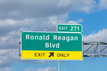 exit Ronald Reagan boulevard from interstae 35 with traffic in afternoon sun