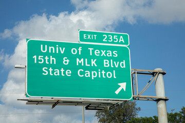 exit University of Texas and State Capitol in Austin from  interstate 35