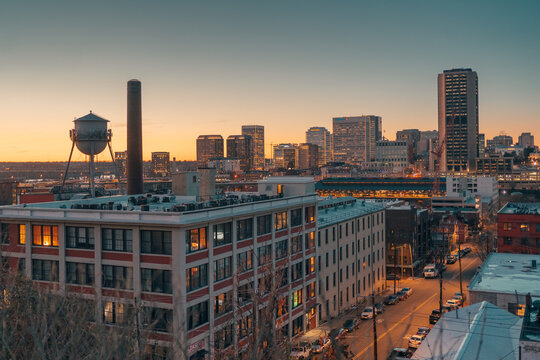 Sunset view of the skyline from Church Hill Overlook in Richmond, Virginia