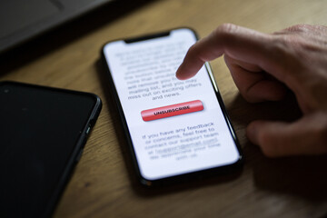 Clicking on red unsubscribe button on smartphone app