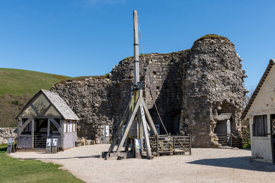 Photo of a trebuchet in the grounds of Corfe castle in Dorset
