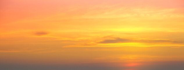 Enjoy a panoramic view of the skyline. The sun rises in the morning sky with colorful clouds. and beautiful cloud patterns In the soft light of the morning