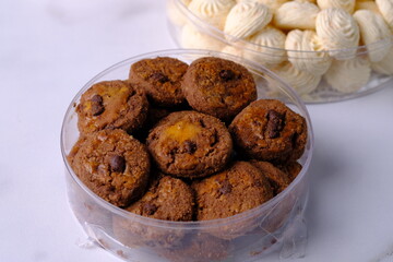 chocolate chip cookie is a drop cookie that features chocolate chips or chocolate morsels.